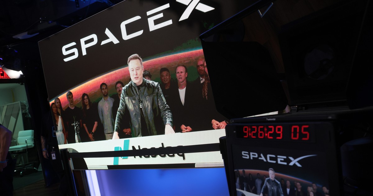 With earnings in rearview mirror, SpaceX-Tesla merger chatter takes center stage