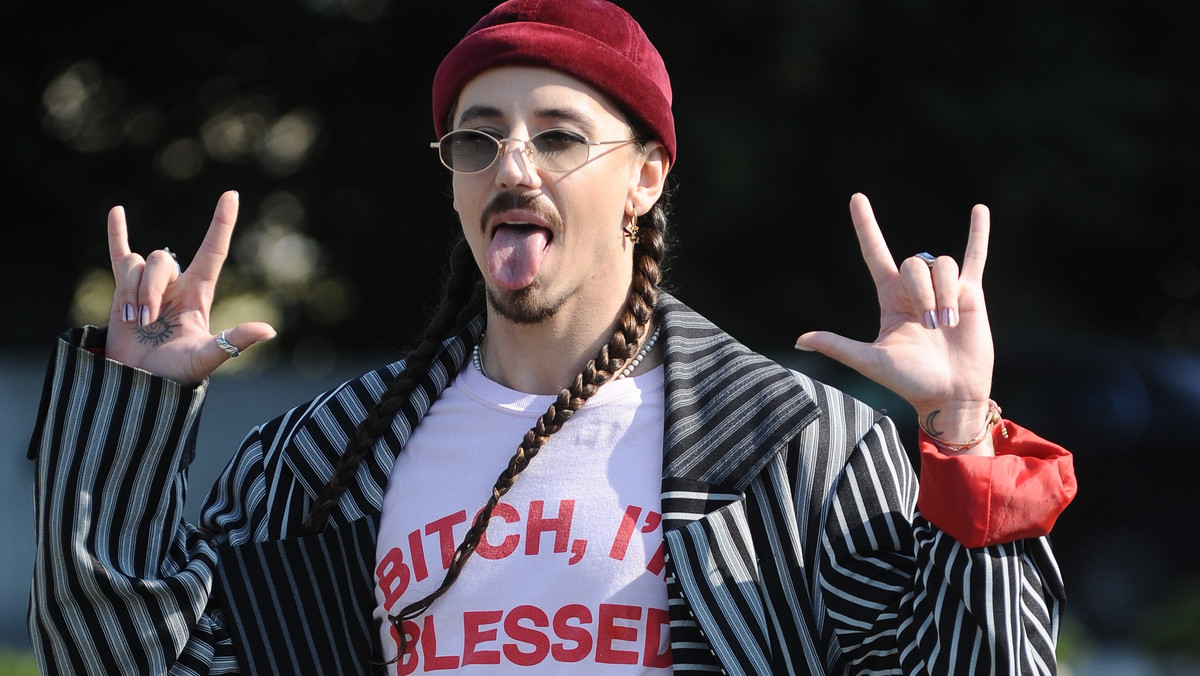 Michał Szpak wziął udział w happeningu przed domem Kaczyńskiego. Zostanie w TVP?