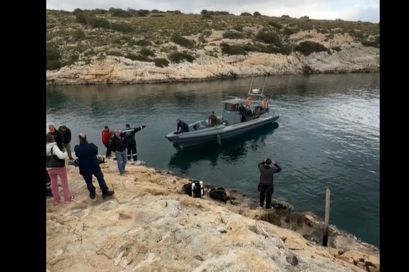 (VIDEO) "ĐAVOLJI BUNAR" PROGUTAO RONIOCA U toku dramatična potraga u Grčkoj: Muškarac zarobljen na 28 metara dubine u PEĆINI SMRTI, ima kiseonika za još samo par sati