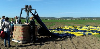 Wiatr porwał balon na drzewo, są ranni!