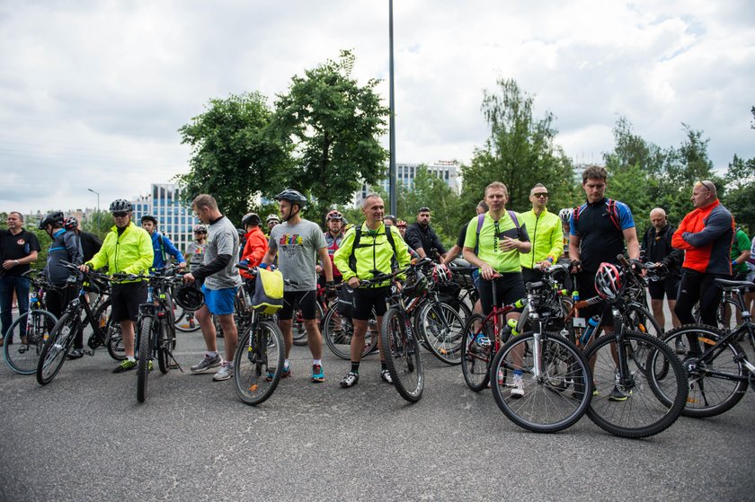 Katowice. Charytatywna sztafeta rowerowa policjantów