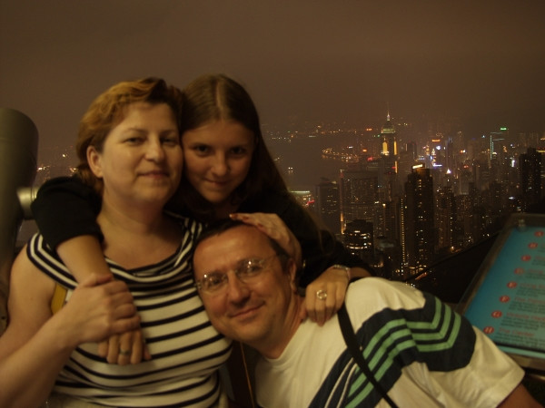 Z córką Justyną z wizytą u przyjaciół w Hongkongu, rok 2002