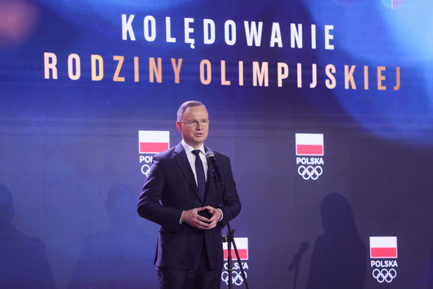 Prezydent Andrzej Duda podczas wspólnego kolędowania z Polską Rodziną Olimpijską w Warszawie Zorganizowane przez Polski Komitet Olimpijski spotkanie odbyło się w ważnym dla środowiska sportowego czasie – przygotowań do zbliżających się Letnich Igrzysk Olimpijskich w Paryżu.