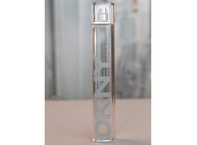 Flakon perfum DKNY Woman Energizing Fragrance