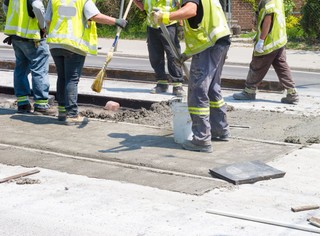 Przedsiębiorcy nieco bardziej zainteresowani przetargami. Rekordowa liczba sporów jednak zastanawia