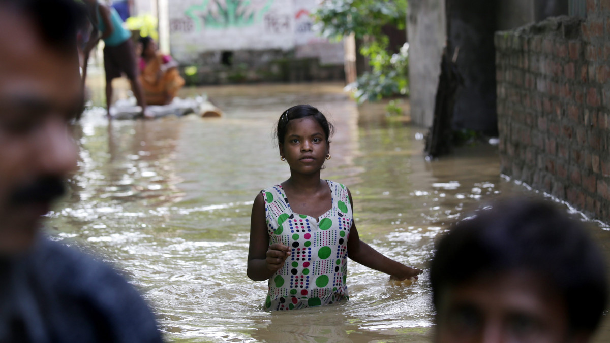 Do Birmy dotarła dzisiaj pomoc międzynarodowa. Kraj zmaga się od kilku tygodni z potężnymi powodziami spowodowanymi przez deszcze monsunowe; sytuacja ma się jeszcze pogorszyć. W czterech zachodnich regionach ogłoszono stan klęski żywiołowej.