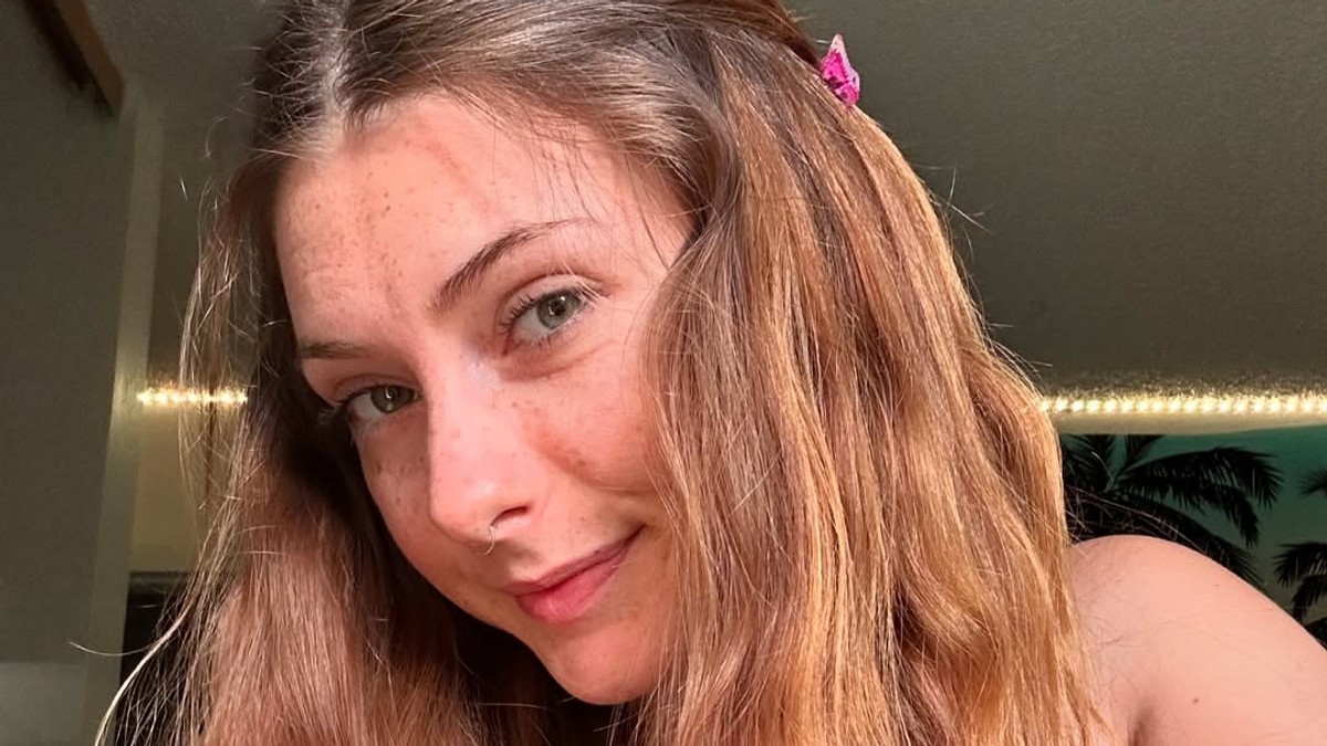 Prvo se skidala, a onda je shvatila da muškarci plaćaju milione za jednu drugu stvar