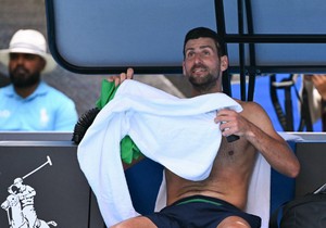 Na Novakovom meču raširena zastava Srbije kakvu nikad niste videli