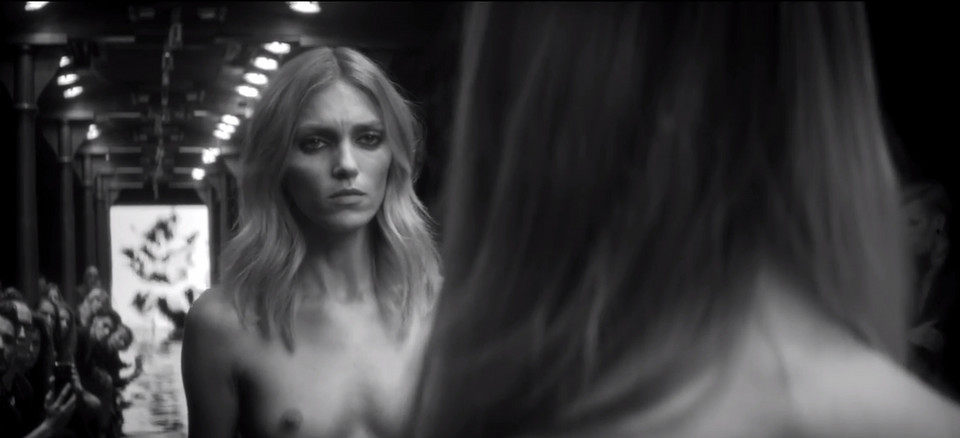 "Lost Me": Anja Rubik w teledysku Mary Komasy