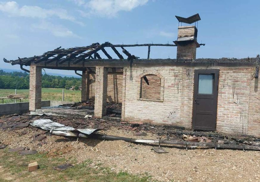 Zapaljena vikendica Bojana Škorića 