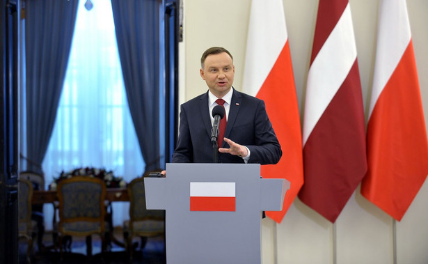 Duda tłumaczy swój pomysł na referendum: Konsultacyjne, a nie zatwierdzające już napisaną konstytucję