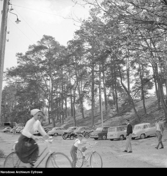 Park kultury w Powsinie, rok 1961 - zdjęcie pochodzi z archiwów Narodowego Archiwum Cyfrowego