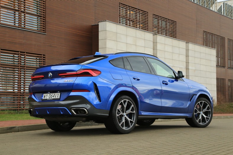 BMW X6 M50i