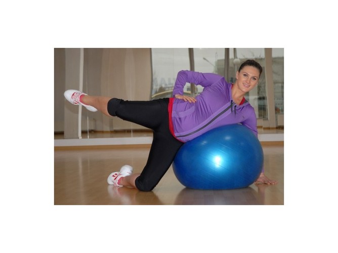 Wspólnie z marką Reebok, portalem FajnaMama.pl oraz dietetykami z portalu Kalorynka.pl, aktywna przyszła mama przygotowała serię porad, jak zachować świetną sylwetkę podczas ciąży