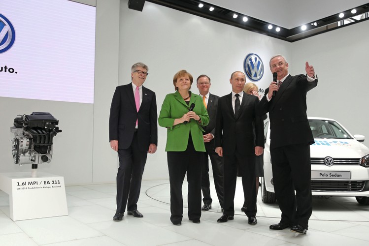 Angela Merkel, Władimir Putin i szef VW Martin Winterkorn