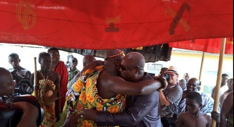 Akwamufie Chiefs and residents receive President Mahama
