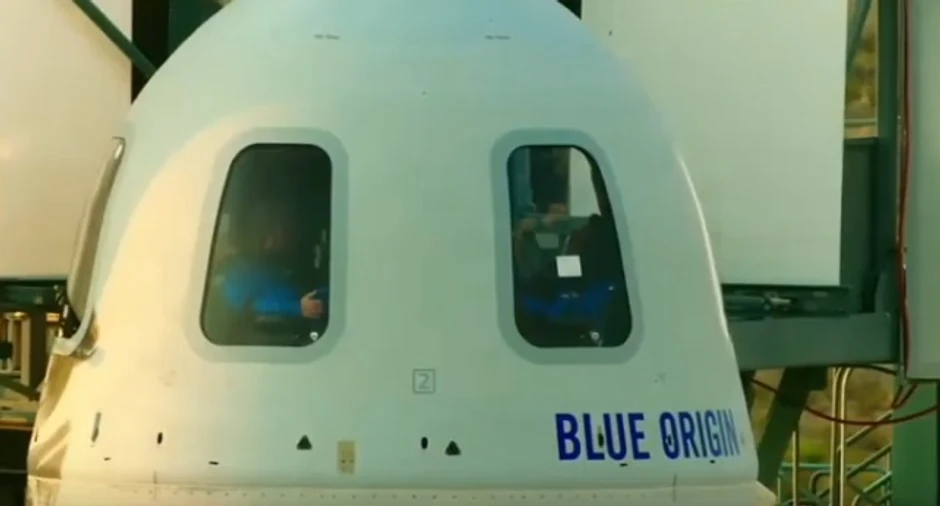 Bezos i drugi putnici u kapsuli uoči poletanja
