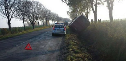 Ciężarówka zepchnęła autobus do rowu! Uciekła!