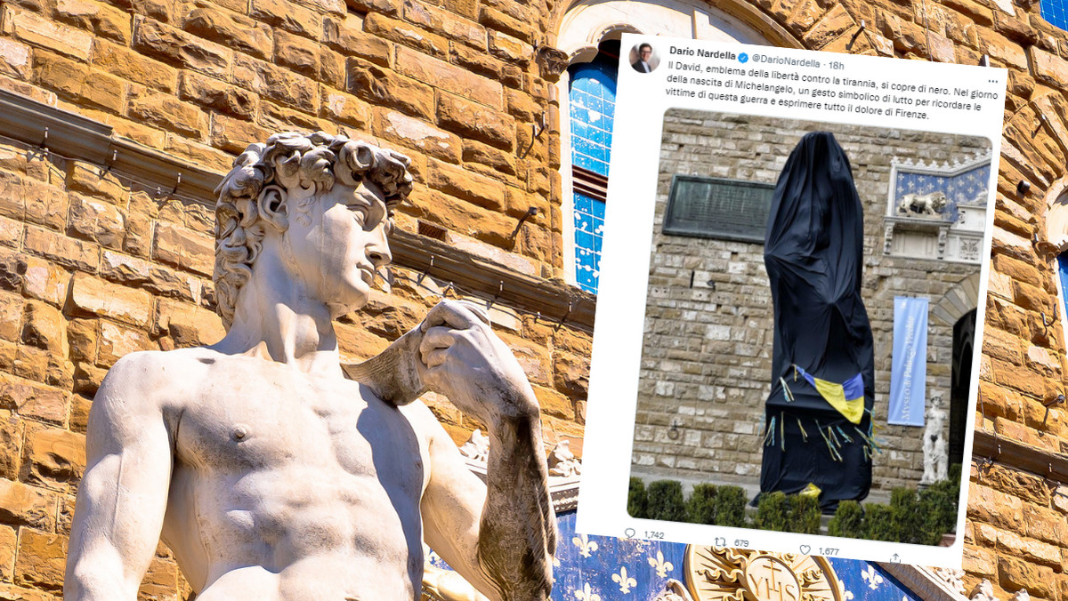Włochy. Figura Dawida we Florencji przykryta czarną tkaniną na znak żałoby