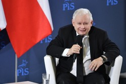 Żarty Kaczyńskiego z LGBT. "Po takich wypowiedziach młodzież popełnia samobójstwa"