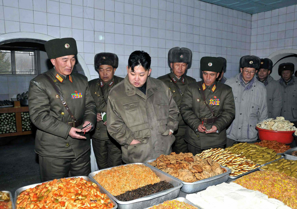 Kim Dzong Un w jednostce Koreańskiej Armii Ludowej