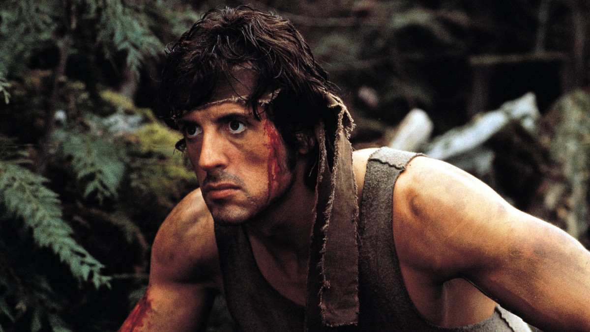 Sylvester Stallone opublikował na Instagramie pierwsze zdjęcia z planu "Rambo 5". Weteran wojny wietnamskiej jest na nim wystylizowany na kowboja - jedzie konno, a na głowie ma charakterystyczny kapelusz.