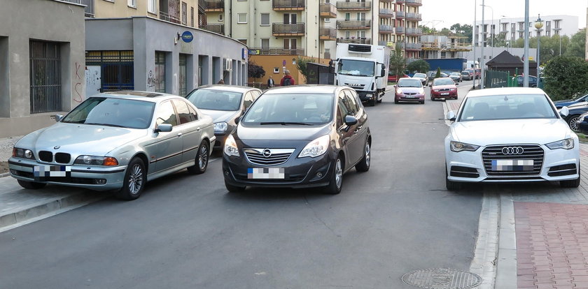 Wyremontowali ulicę i zabrali miejsca parkingowe