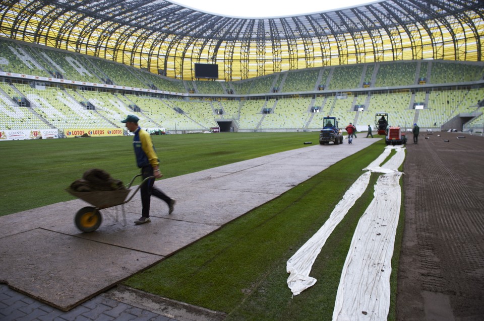 PIŁKA NOŻNA PGE ARENA GDAŃSK WYMIANA MURAWY