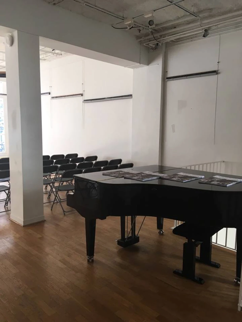 A onda su sve slike uklonjene zbog prijema