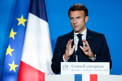 Macron: Musimy przygotować się na zimy bez gazu z Rosji