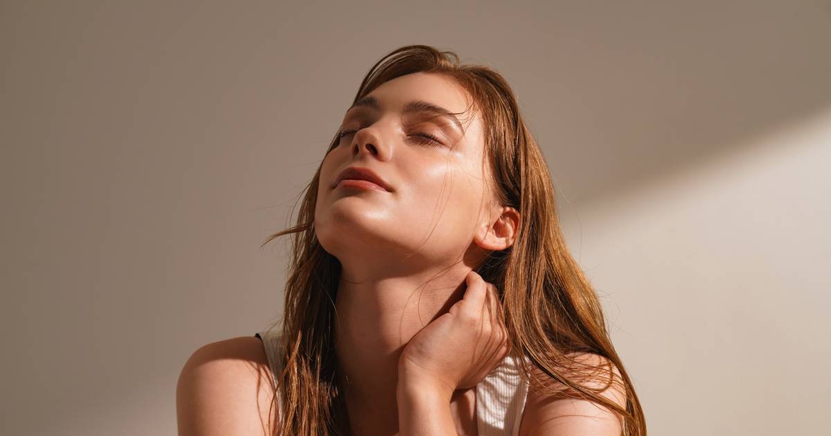 Masz hialuronowe serum? To super, ale musisz jeszcze wiedzieć, jak je stosować. najważniejszy jest jeden krok