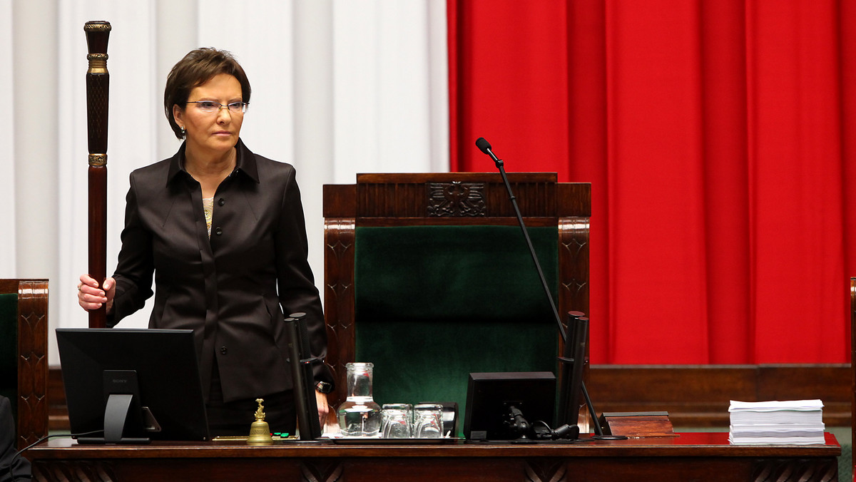 W opinii posłów SLD: Dariusza Jońskiego i Marka Balta, poprzednia minister zdrowia Ewa Kopacz zepsuła reformę służby zdrowia, dotyczącą komercjalizacji szpitali i refundacji leków. - To służba zdrowia dla bogatych, a umierania - dla biednych - uważa Balt.