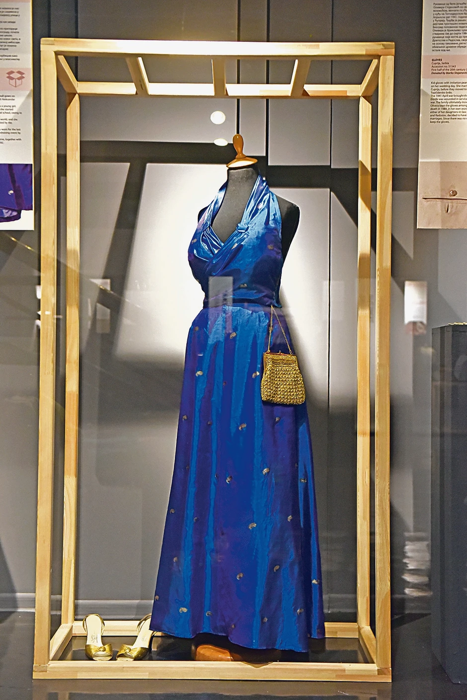 Haljina, cipele i tašna, sve spremno za bal iz druge polovine 20. veka 