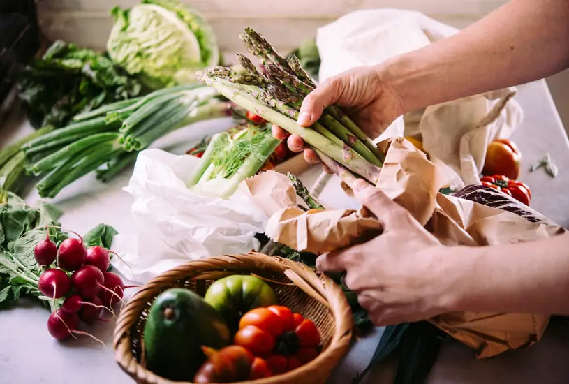 Dietę OMAD pokochały gwiazdy. To tylko jeden posiłek dziennie