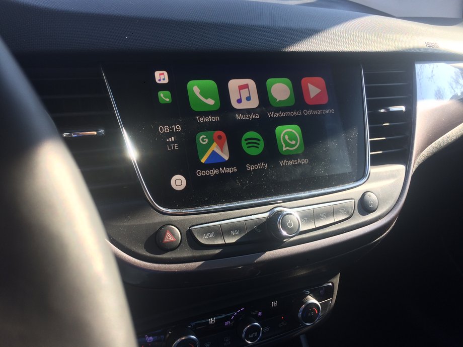 Opel Crossland X oferuje obsługę Apple CarPlay i Android Auto