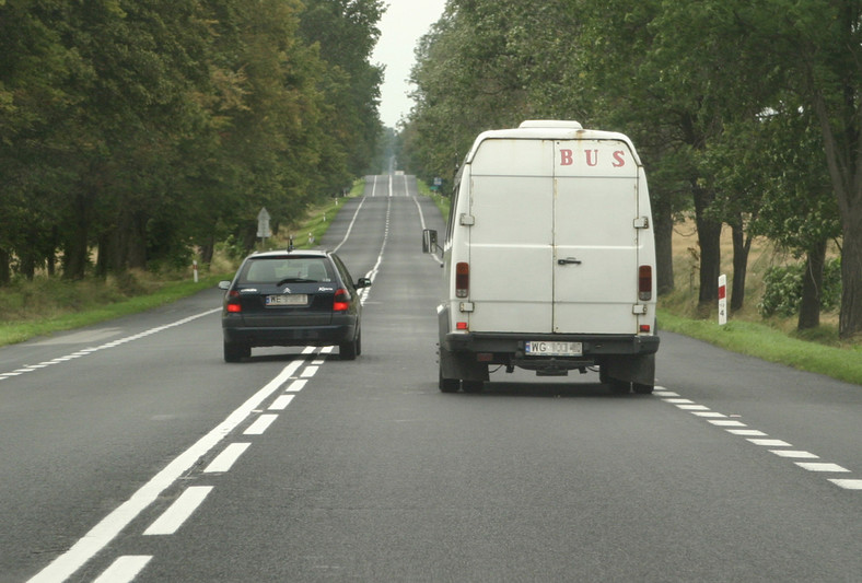 Przyspieszanie, gdy inny kierowca nas wyprzedza
