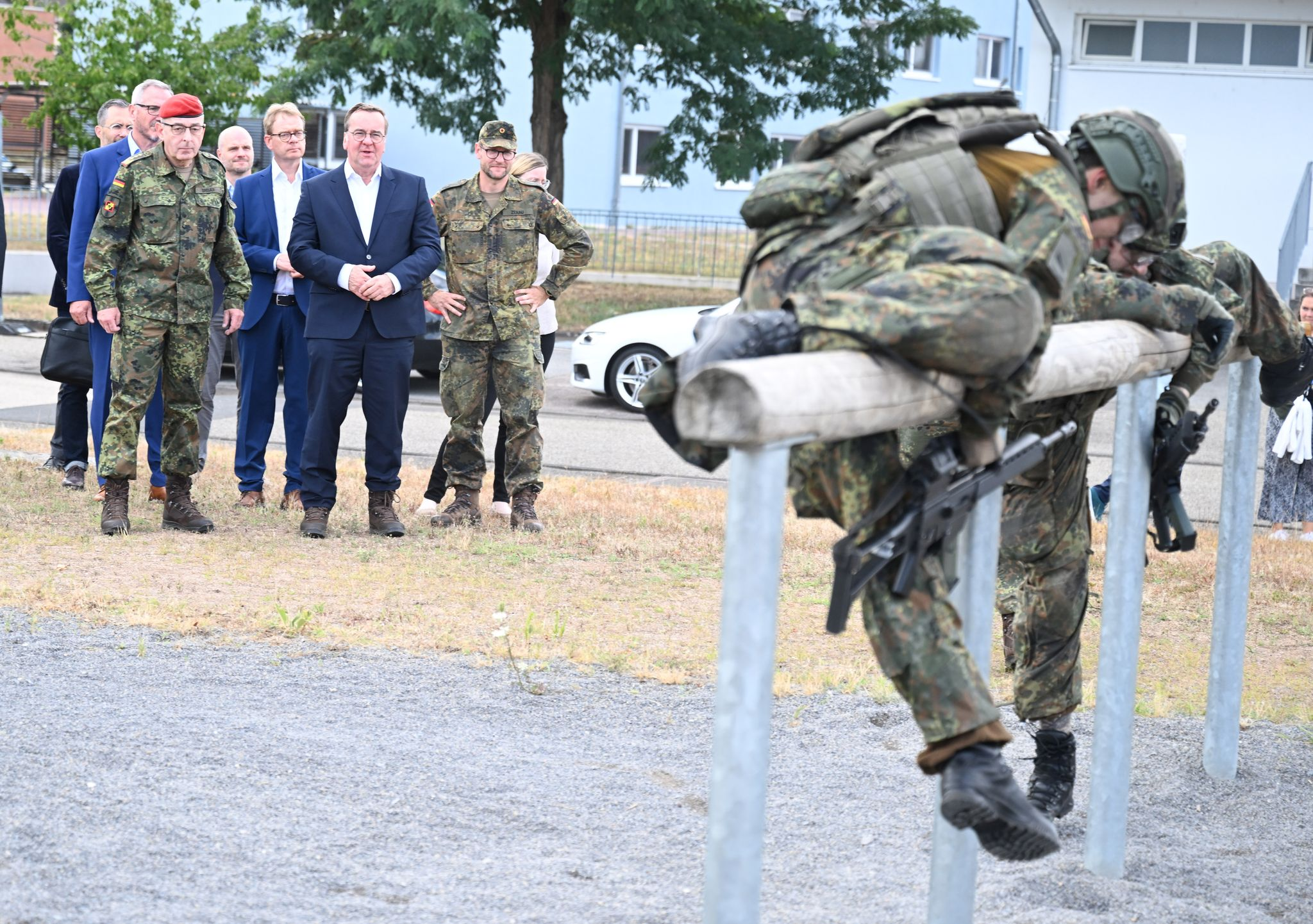 Neuer Wehrdienst beginnt: 700.000 junge Menschen erhalten Fragebögen