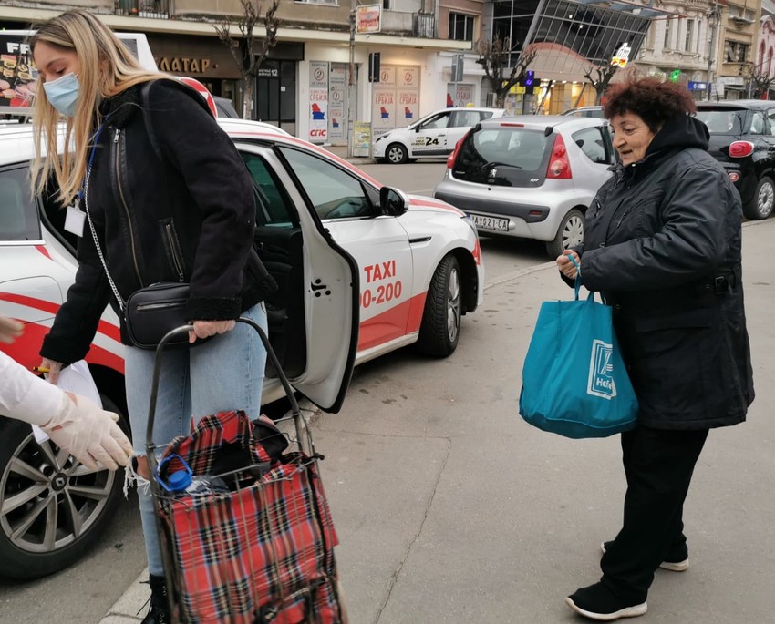 Taksi udruženja i volonteri pomažu penzionerima u Jagodini