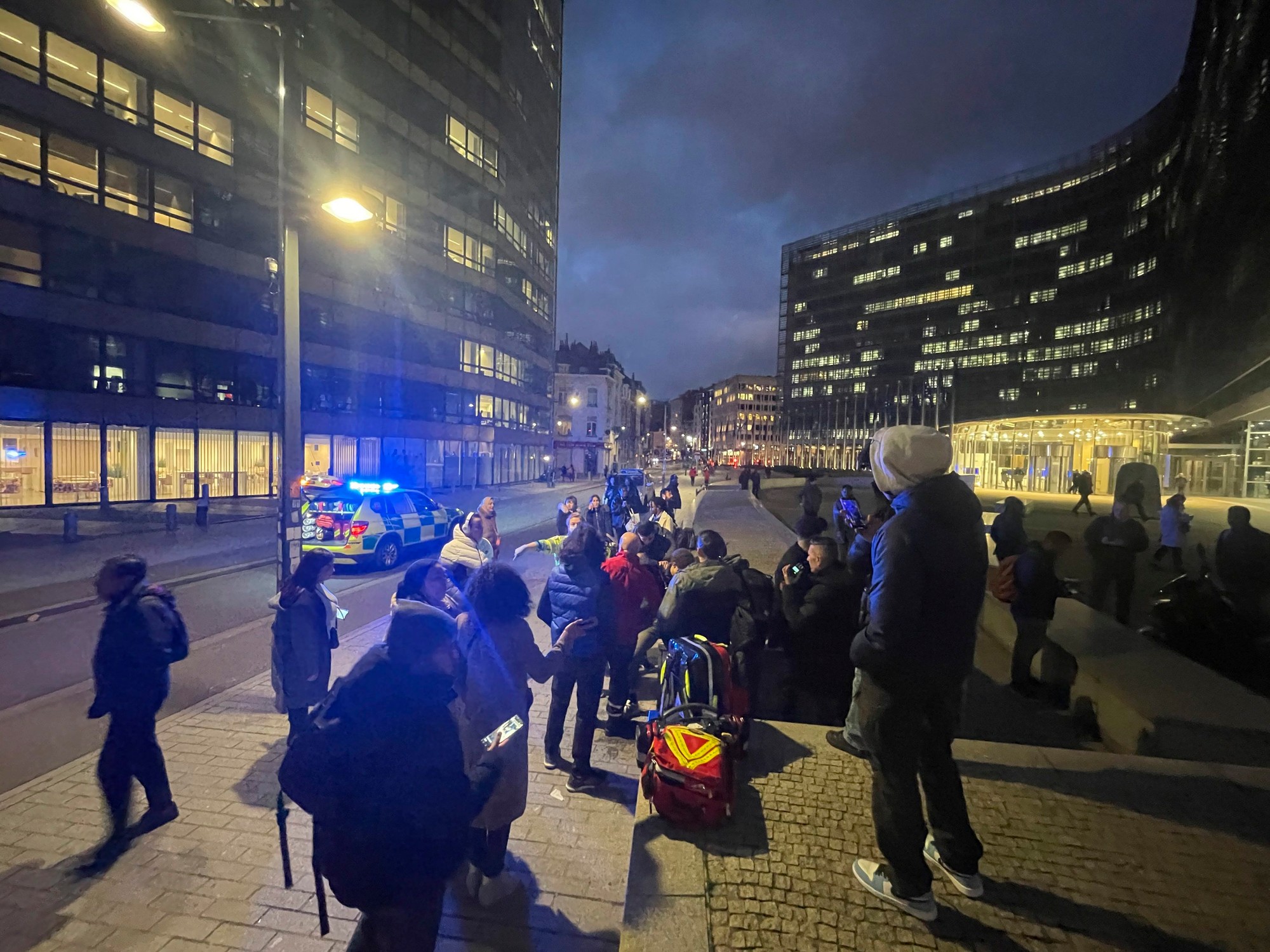 Útok nožom na bruselskej stanici metra si vyžiadal troch zranených.