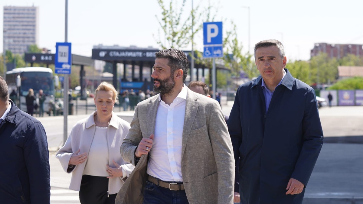 Šapić na stajalištu Beograd jug