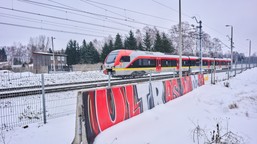 chaos na kolei. odwołania i opóźnienia pociągów