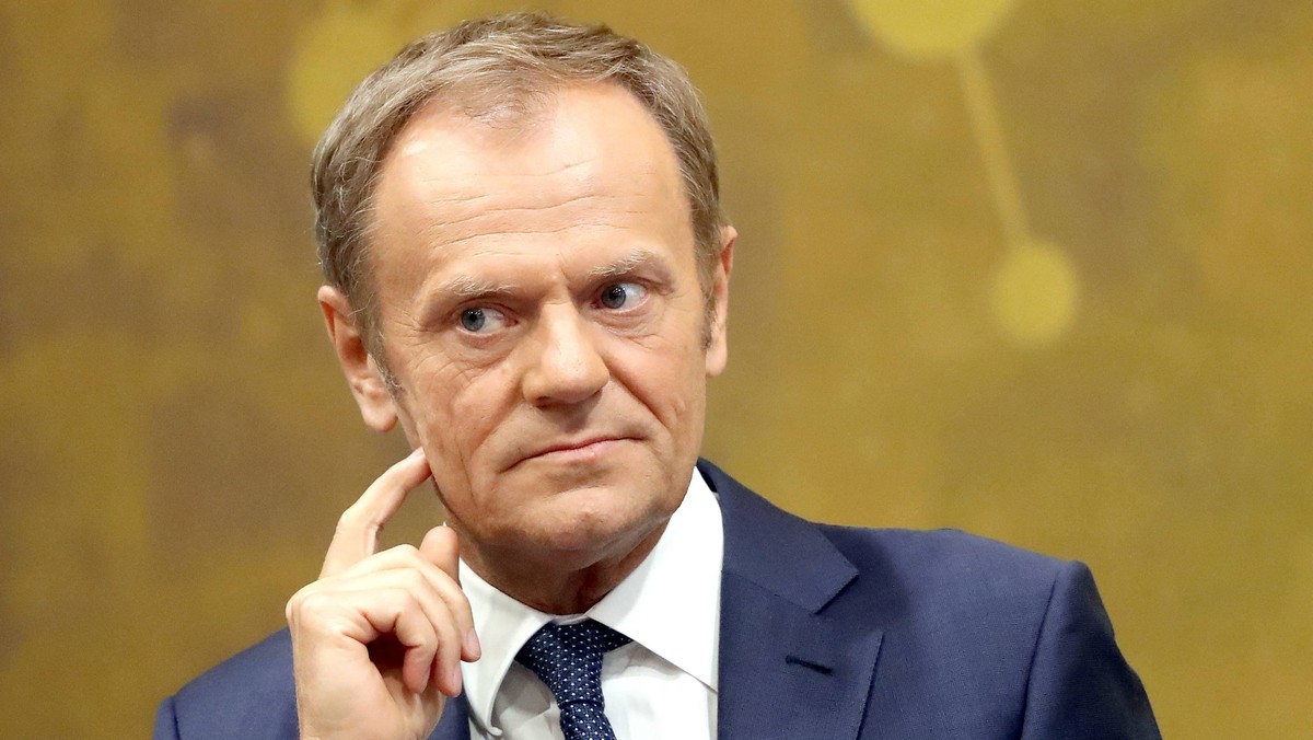 W poniedziałek 23 kwietnia b. premier Donald Tusk ma zeznawać jako świadek w procesie b. szefa kancelarii premiera Tomasza Arabskiego oraz czterech innych urzędników w sprawie organizacji wizyty prezydenta Lecha Kaczyńskiego w Katyniu 10 kwietnia 2010 r.