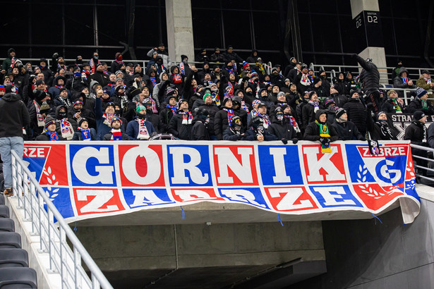 Kibice Górnika Zabrze podczas meczu 1/8 finału piłkarskiego Pucharu Polski z Pogonią Szczecin
