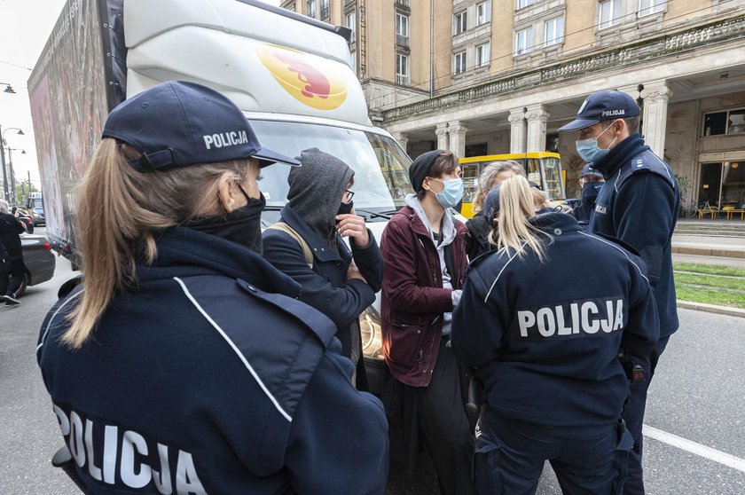 Aktywiści "Stop Bzdurom" kolejny raz zablokowali ciężarówkę