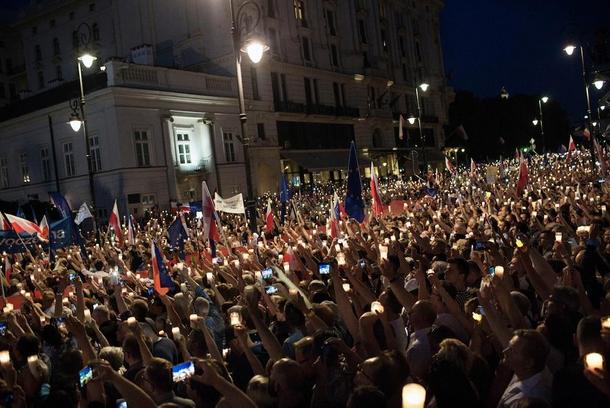 Anti-Pis government protesters
