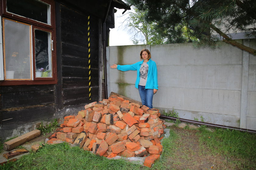 Kawałek domu mamy po stronie sąsiada. Dramat rodziny Płesków z Teodorowa