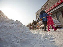Za śnieg na chodniku grozi mandat