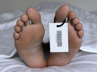 Lekarz zostawi pacjentów, żeby stwierdzić zgon. Problemy kadrowe mogą być większe