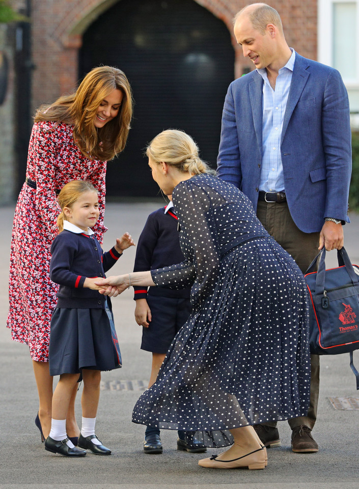 Księżniczka Charlotte poszła do szkoły. Na pierwszą lekcję odprowadzili ją dumni rodzice