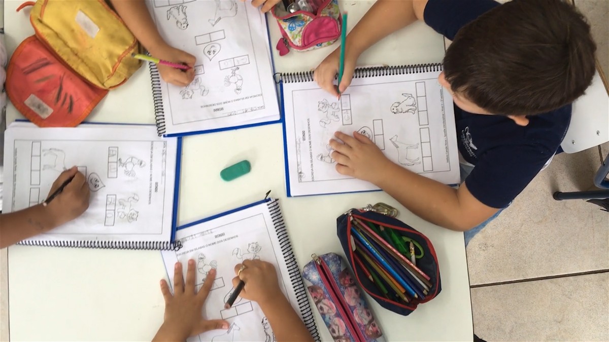 Uz ovaj psihološki trik od 10 sekundi dete će završiti domaći zadatak bez ubeđivanja